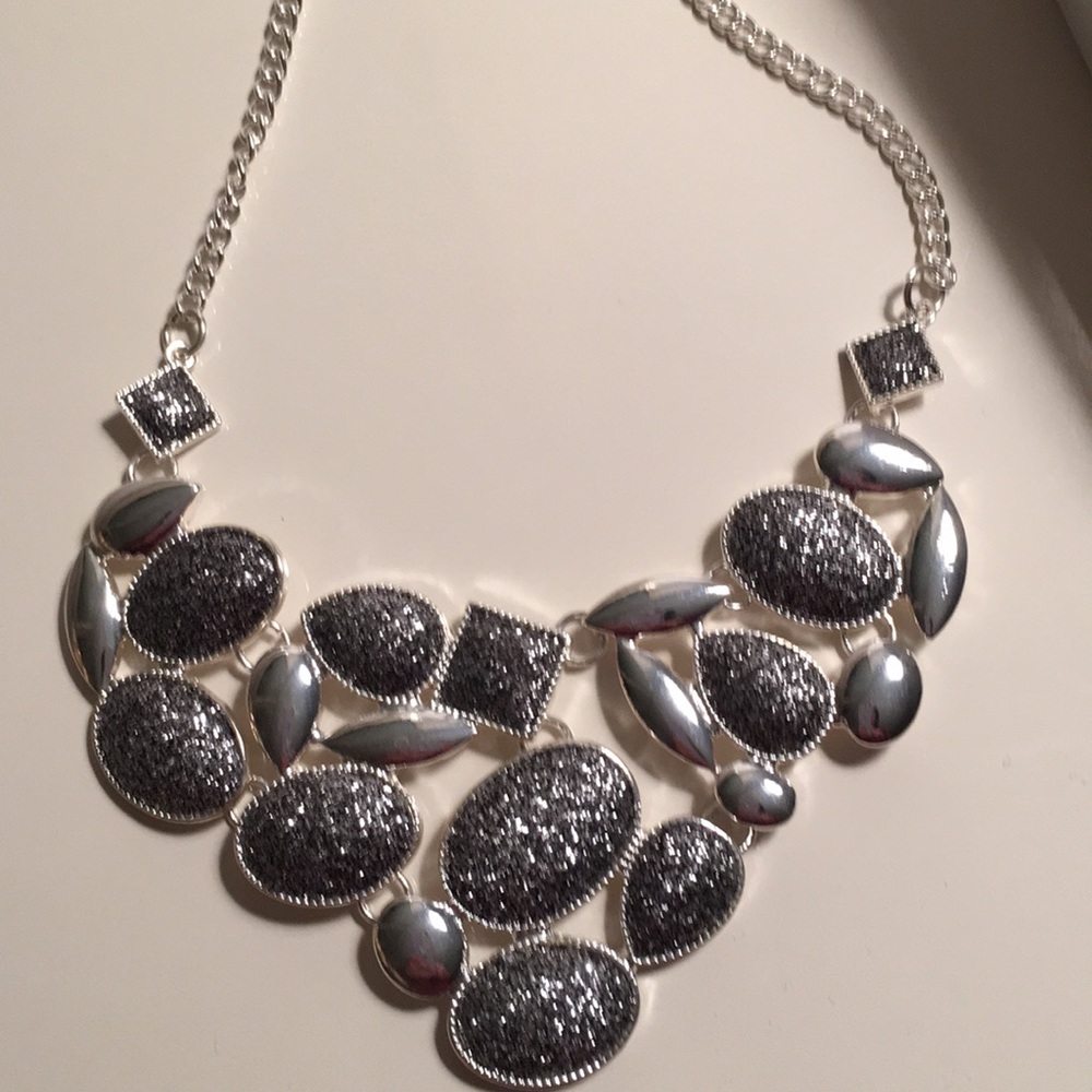 Jewelry - Picture 3 of 4